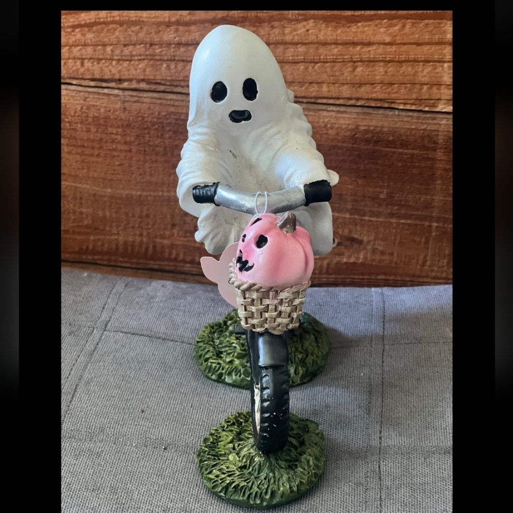cupcakes & cashmere Ghost with Pink Pumpkin Basket Decor